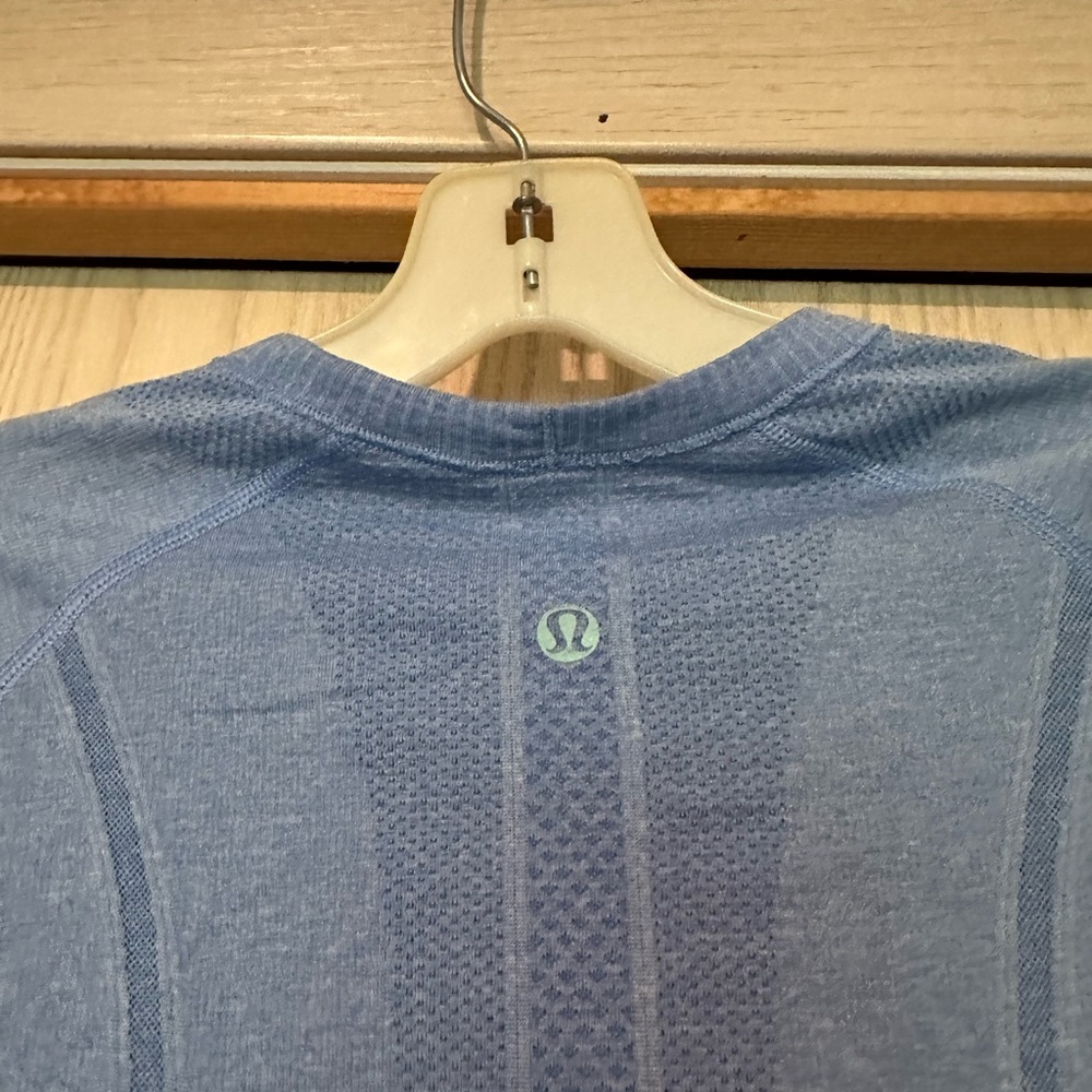 Lululemon running top ladies - Picture 3 of 5